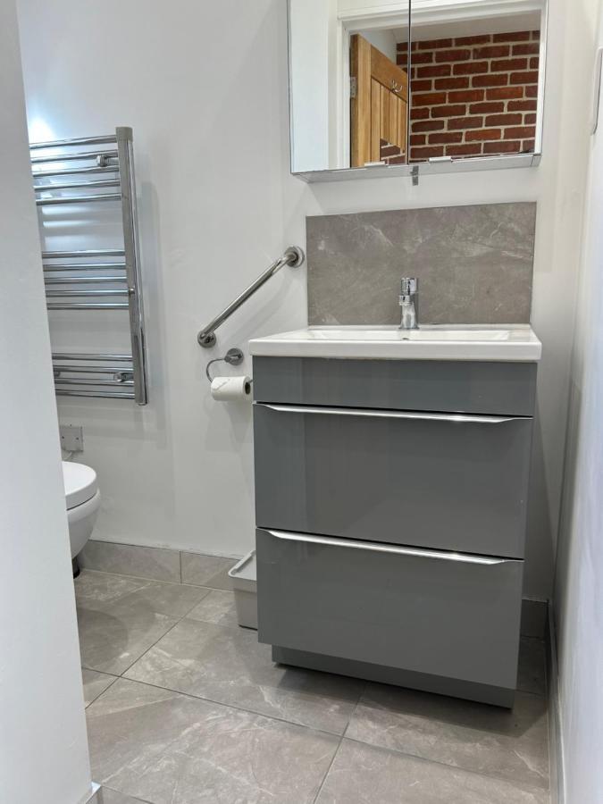 Studio 33 Chichester Extérieur photo